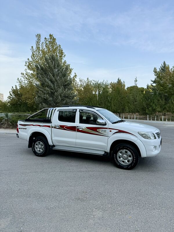 Toyota Hilux 2013 - 290 000 TMT - Ашхабад - img 3