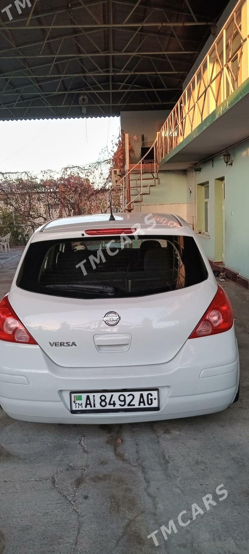 Nissan Versa 2010 - 113 000 TMT - Гарадамак - img 3