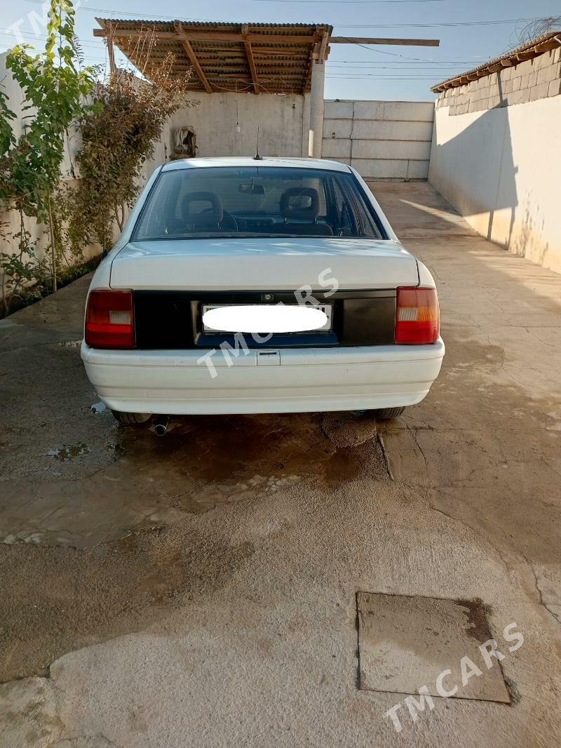 Opel Vectra 1992 - 30 000 TMT - Ак-Бугдайский этрап - img 2