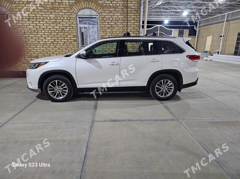 Toyota Highlander 2019 - 500 000 TMT - Мары - img 4