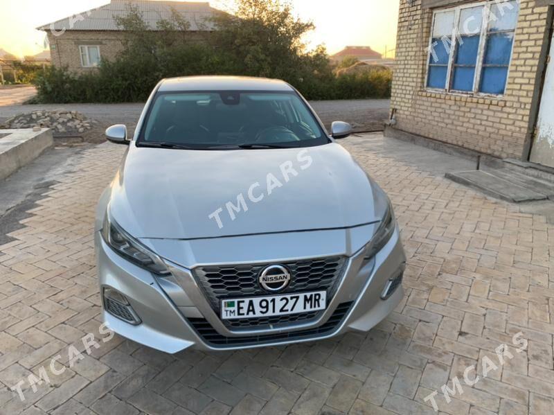 Nissan Altima 2019 - 430 000 TMT - Çärjew - img 2