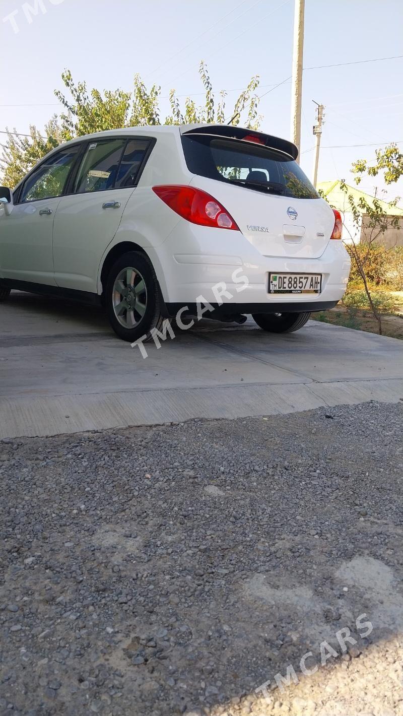 Nissan Versa 2011 - 110 000 TMT - Ак-Бугдайский этрап - img 2