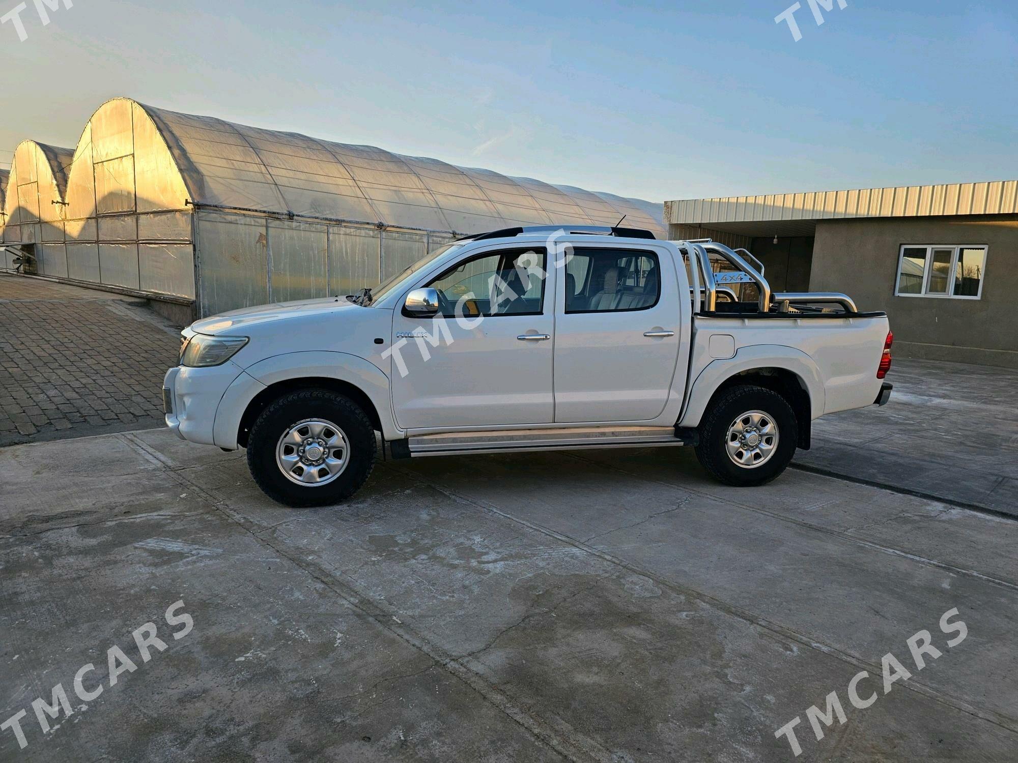 Toyota Hilux 2014 - 300 000 TMT - Гёкдепе - img 3