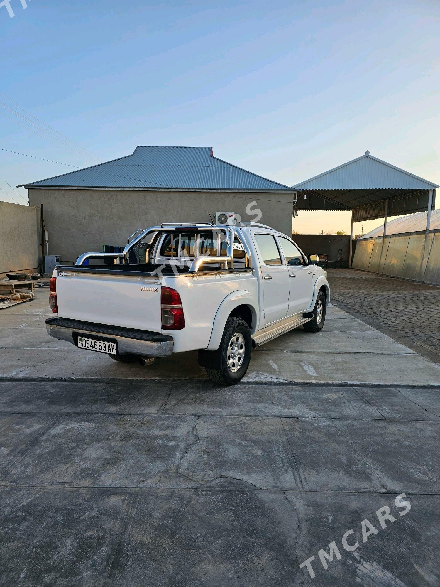 Toyota Hilux 2014 - 300 000 TMT - Гёкдепе - img 4