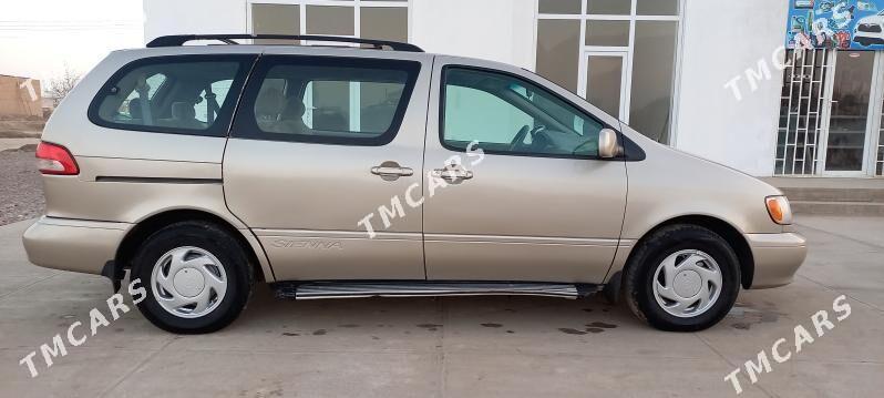 Toyota Sienna 2002 - 140 000 TMT - Гурбансолтан Едже - img 5