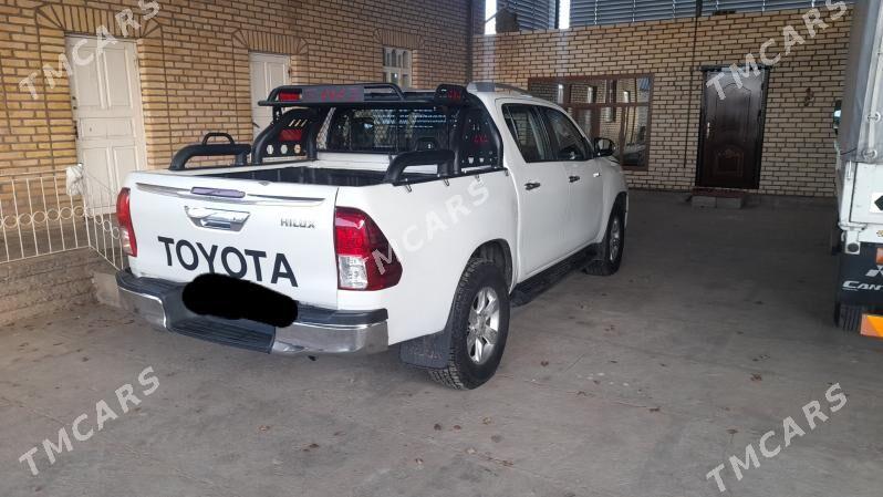 Toyota Hilux 2017 - 440 000 TMT - Мары - img 2