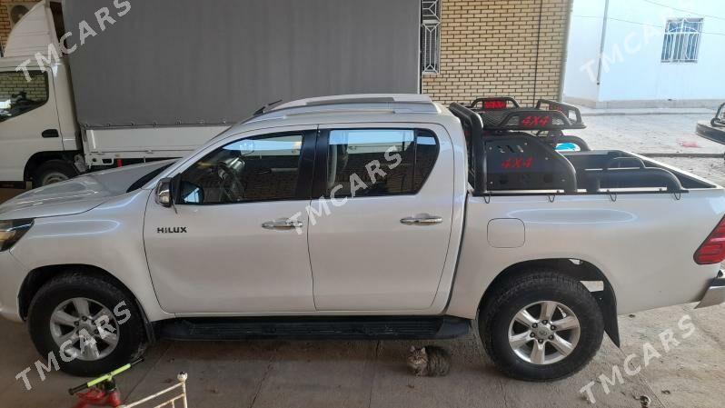 Toyota Hilux 2017 - 440 000 TMT - Мары - img 4