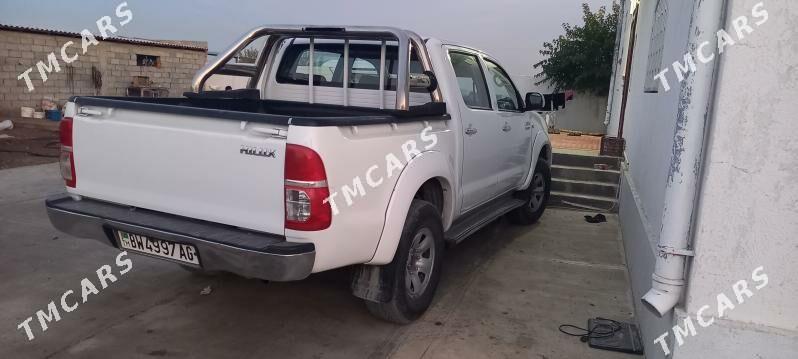 Toyota Hilux 2011 - 250 000 TMT - Ашхабад - img 4