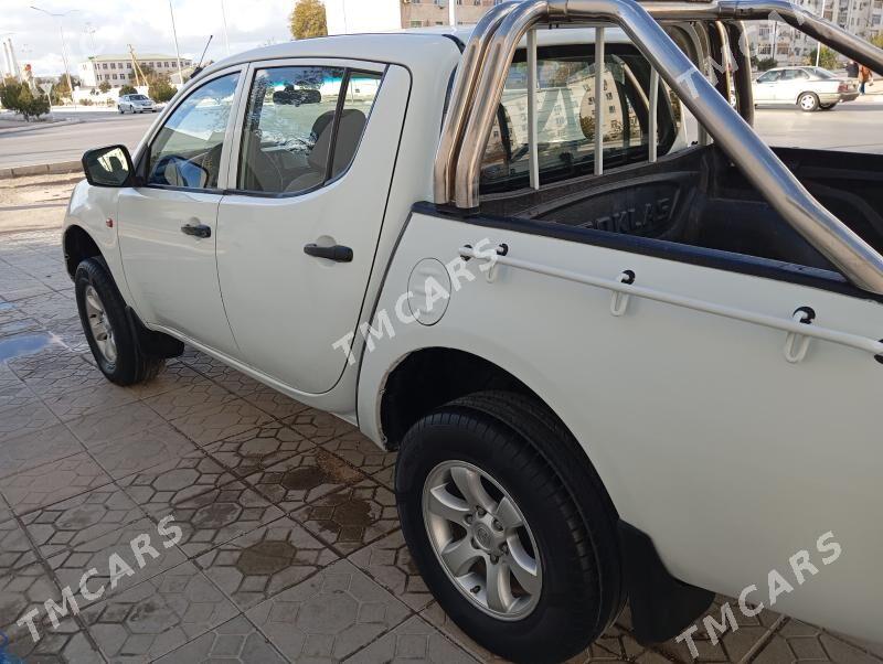 Mitsubishi L200 2007 - 130 000 TMT - Балканабат - img 4