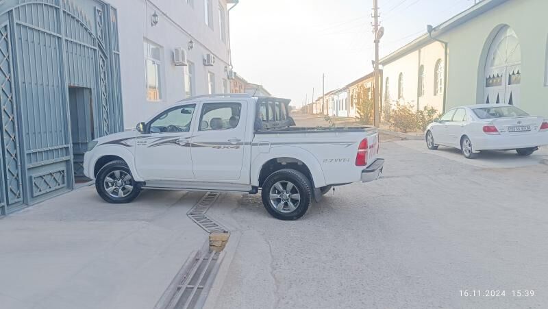 Toyota Hilux 2014 - 375 000 TMT - Туркменабат - img 2