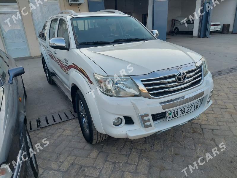 Toyota Hilux 2014 - 320 000 TMT - Саят - img 2