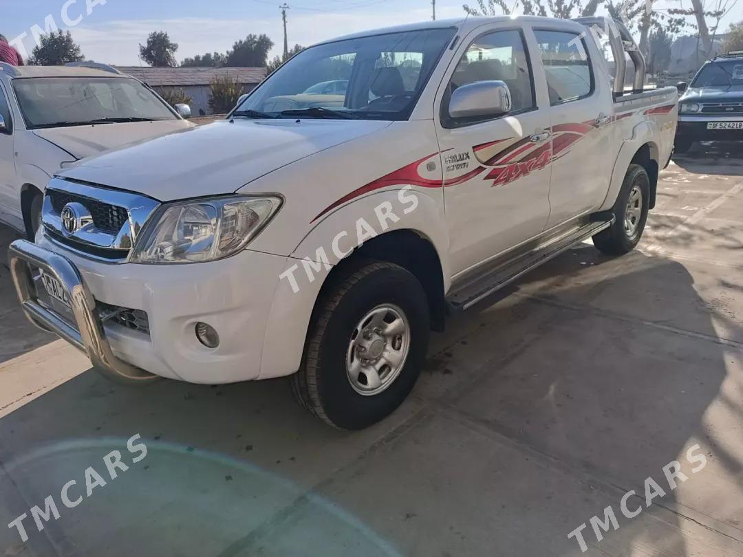 Toyota Hilux 2009 - 220 000 TMT - Саят - img 2