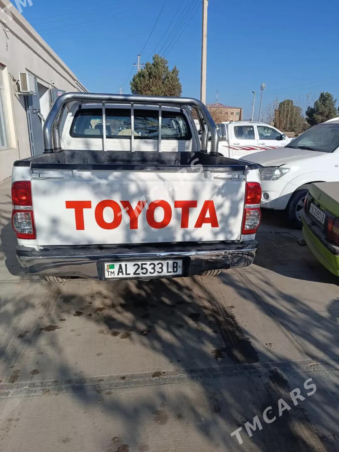 Toyota Hilux 2009 - 220 000 TMT - Саят - img 4