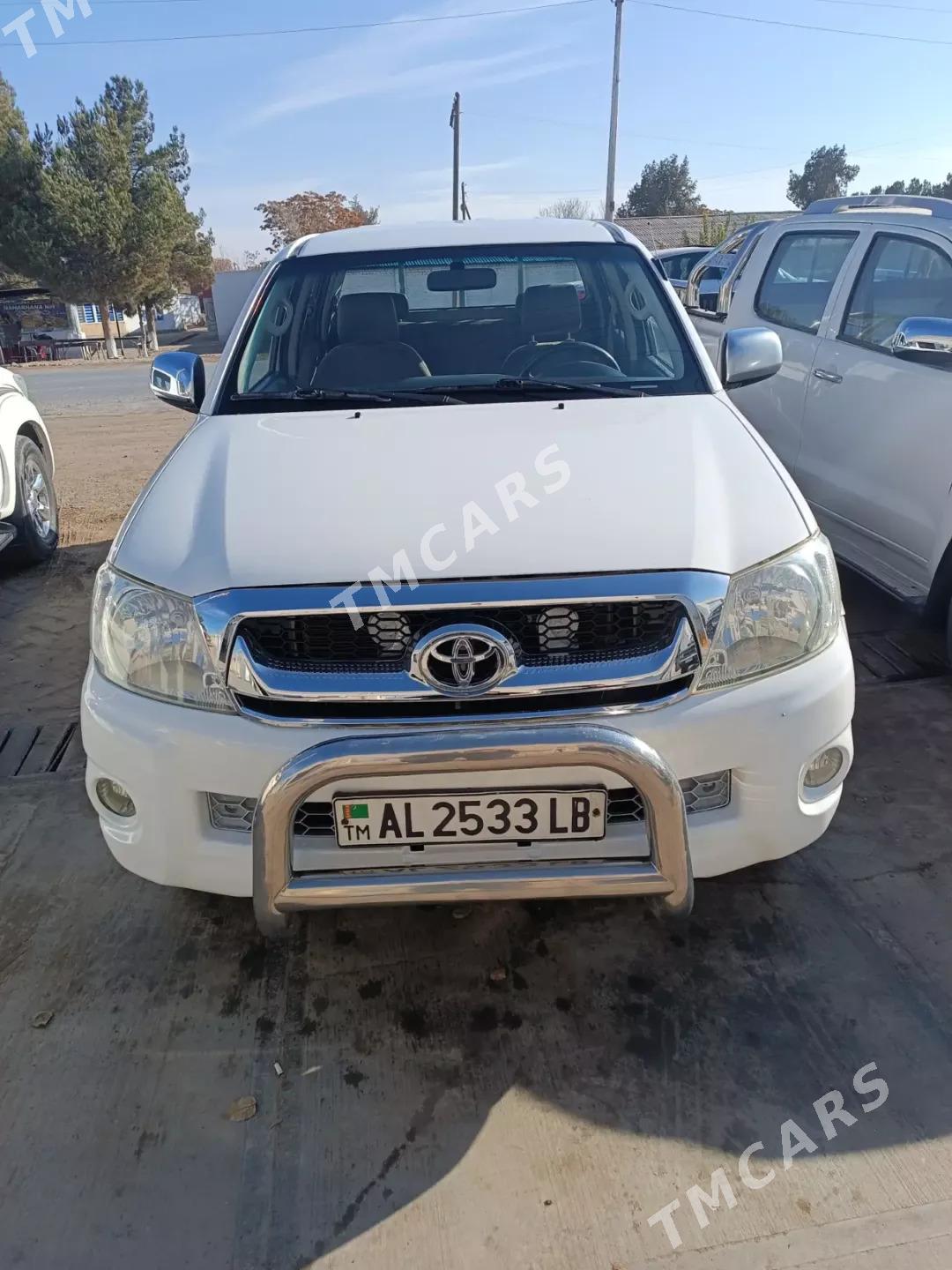 Toyota Hilux 2009 - 220 000 TMT - Саят - img 3