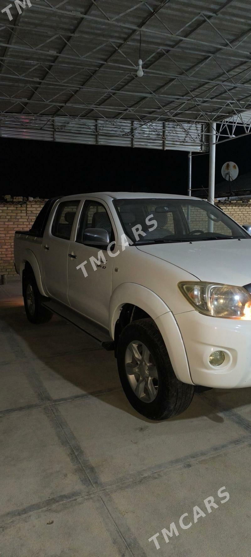 Toyota Hilux 2009 - 220 000 TMT - Байрамали - img 3