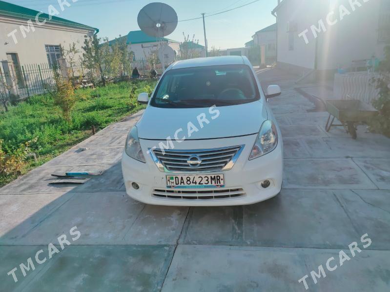 Nissan Versa 2013 - 85 000 TMT - Байрамали - img 2