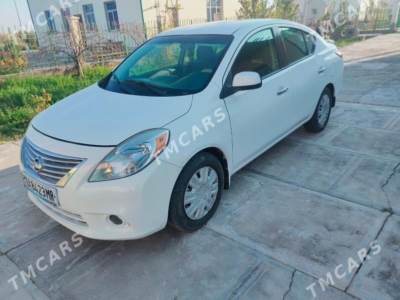 Nissan Versa 2013 - 85 000 TMT - Байрамали - img 3