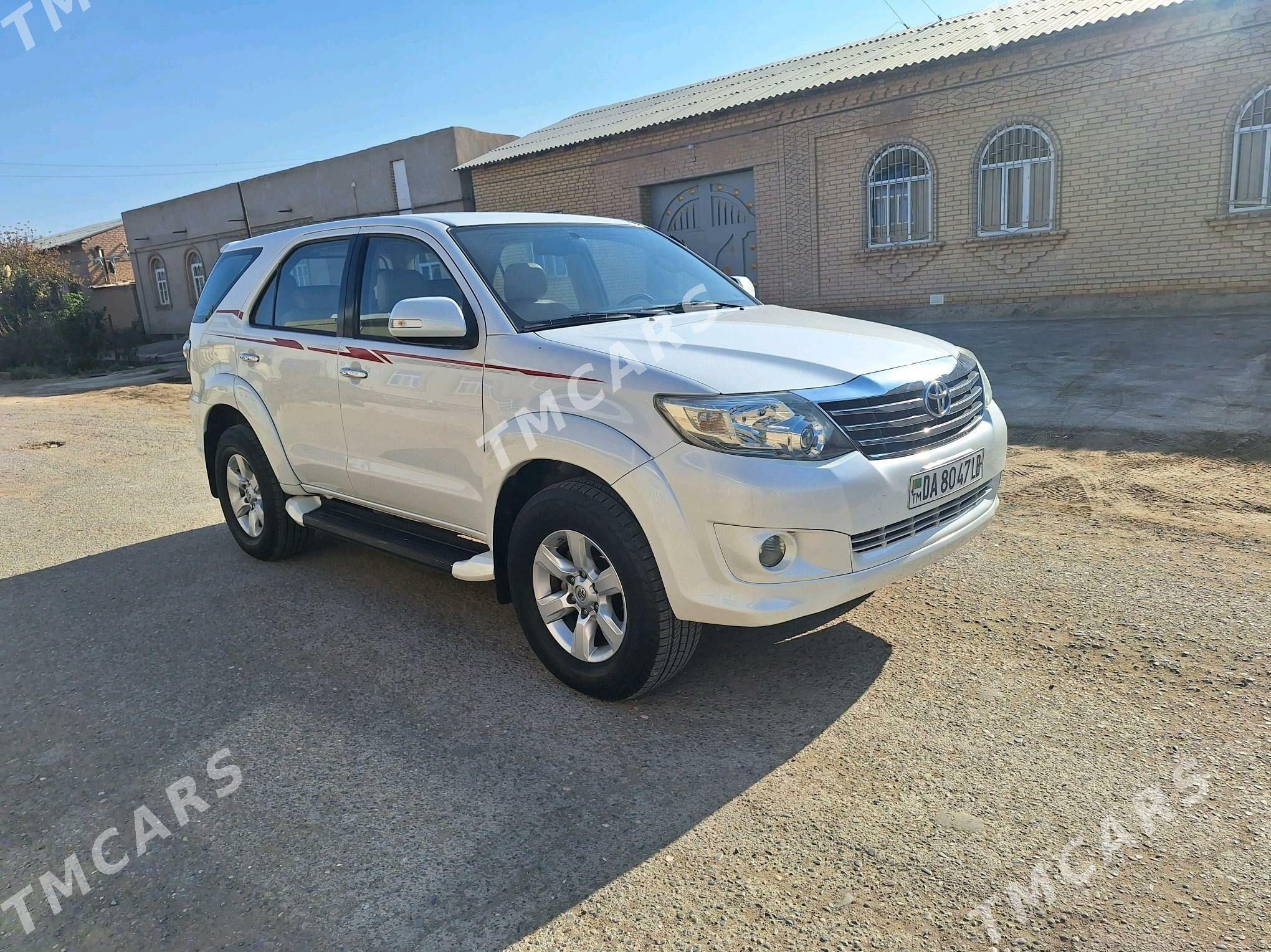 Toyota Fortuner 2014 - 345 000 TMT - Дянев - img 4