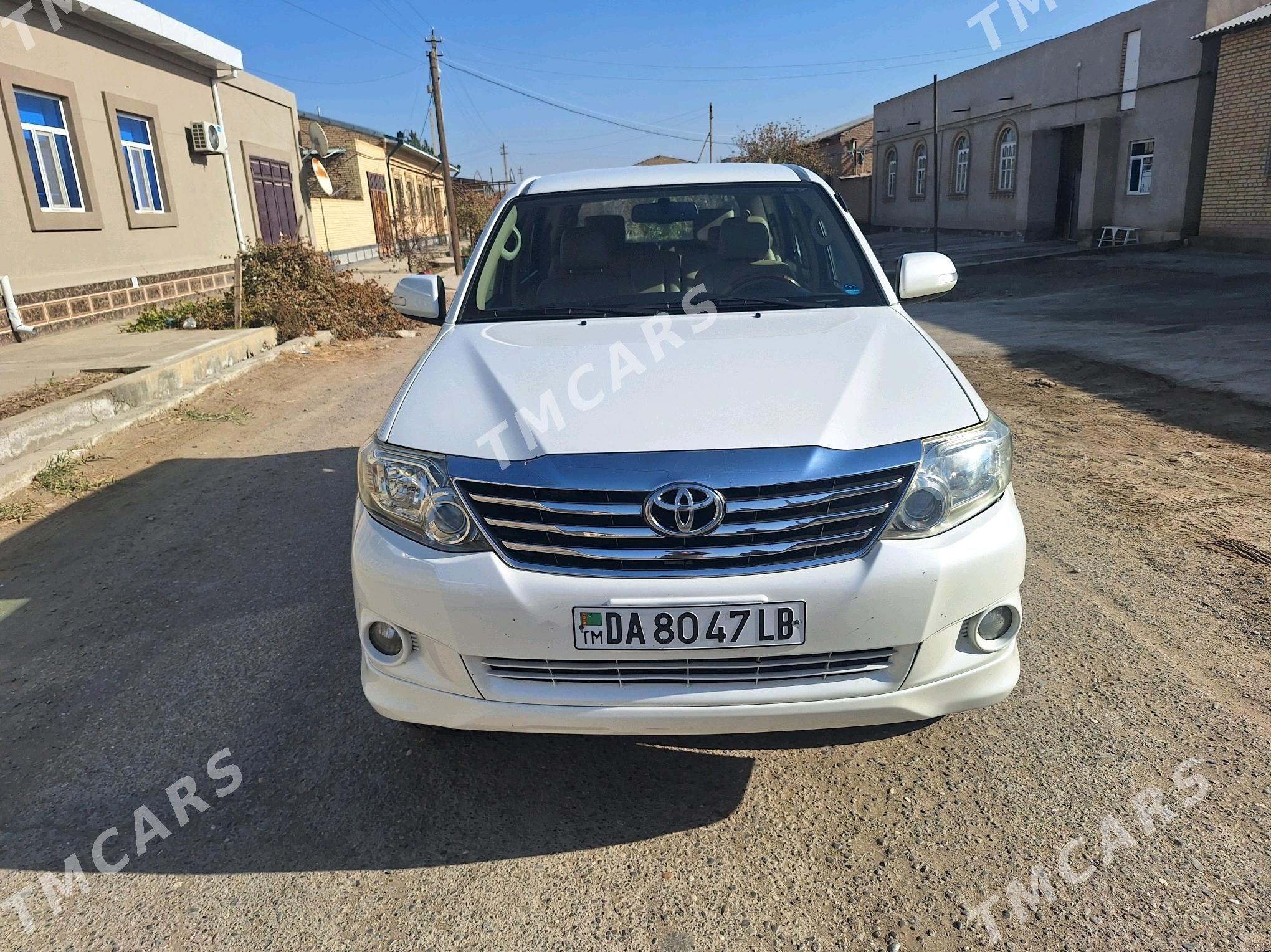 Toyota Fortuner 2014 - 345 000 TMT - Дянев - img 7