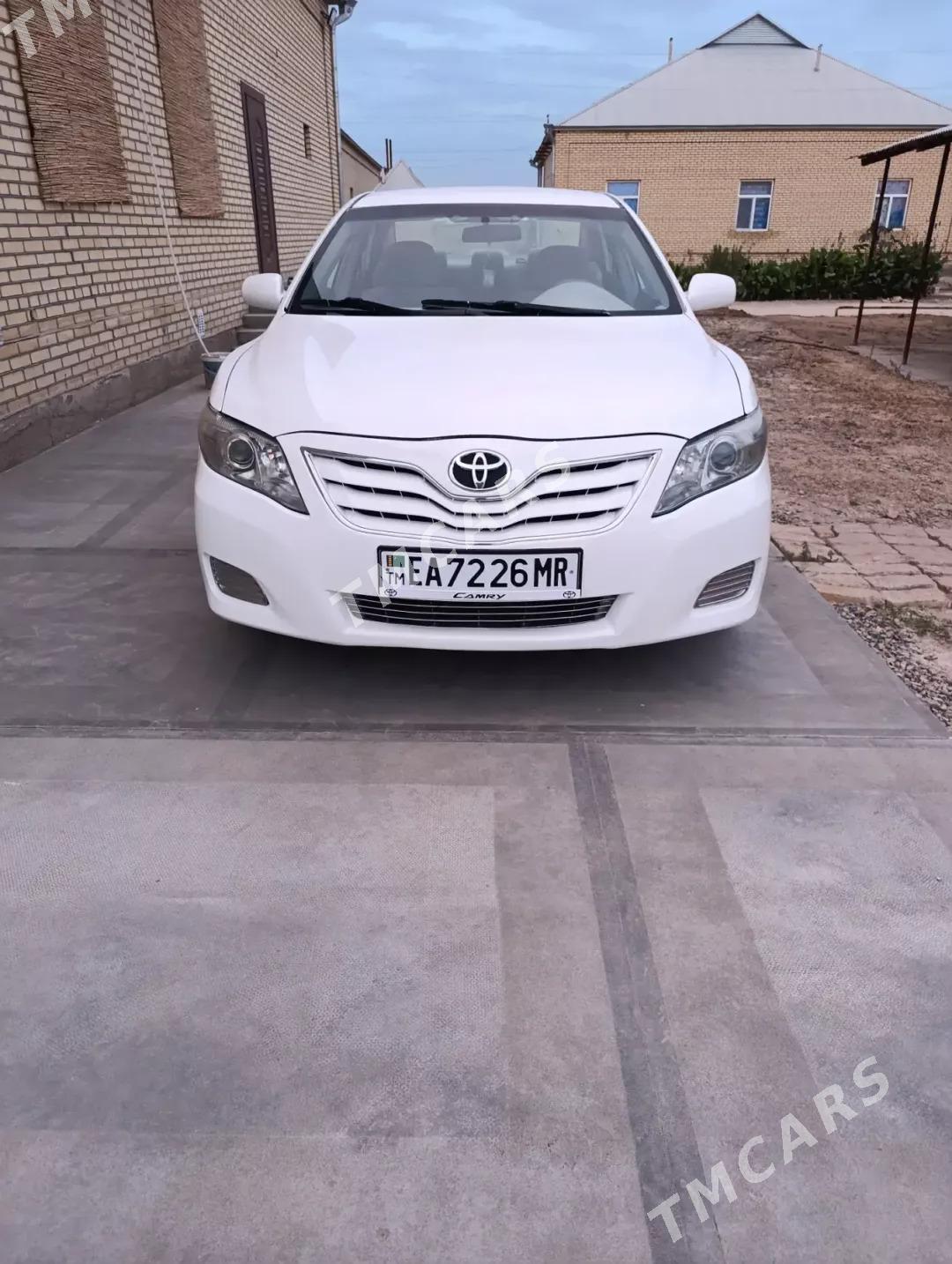 Toyota Camry 2010 - 170 000 TMT - Мары - img 2