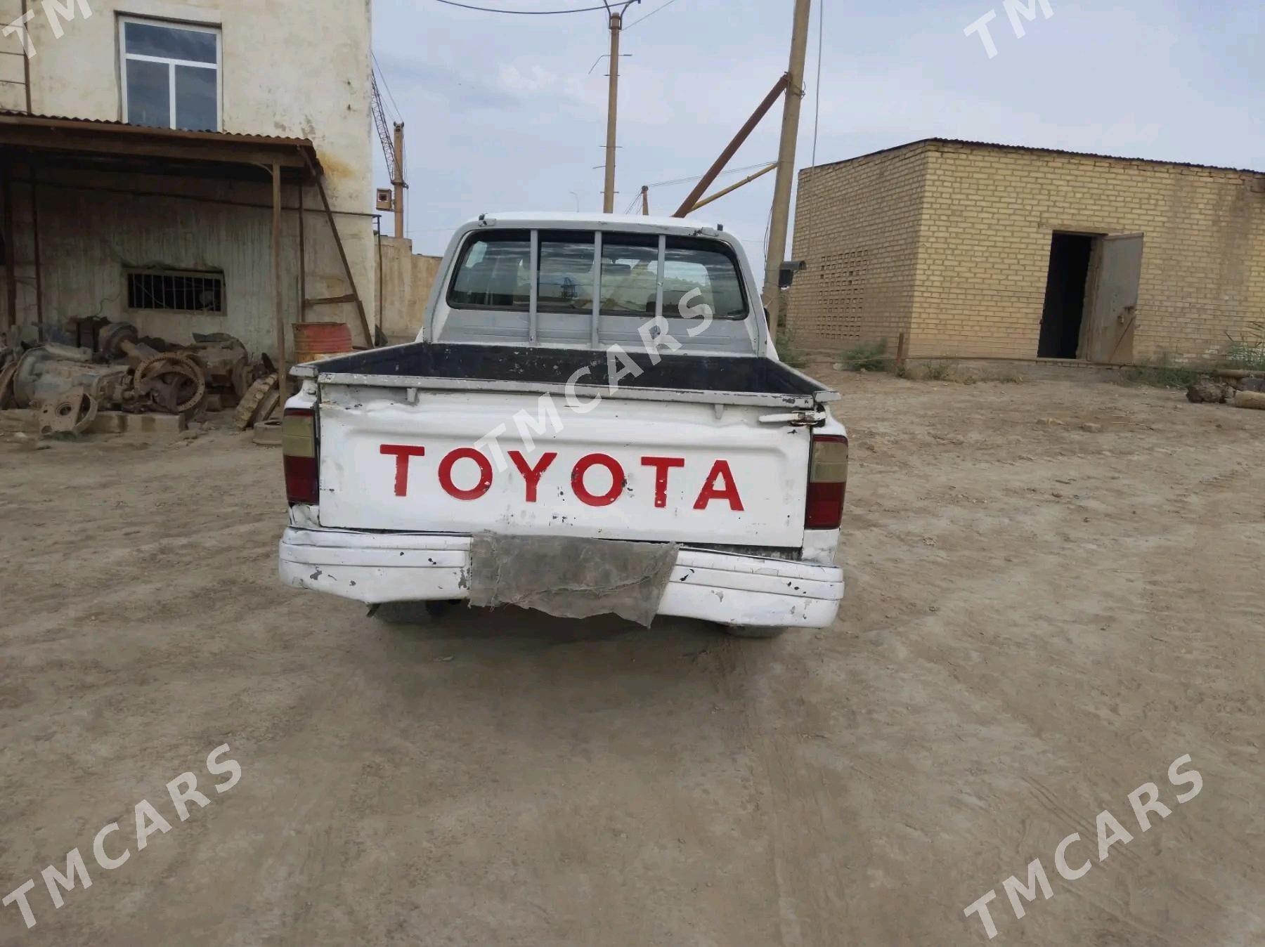 Toyota Hilux 1998 - 55 000 TMT - Байрамали - img 4