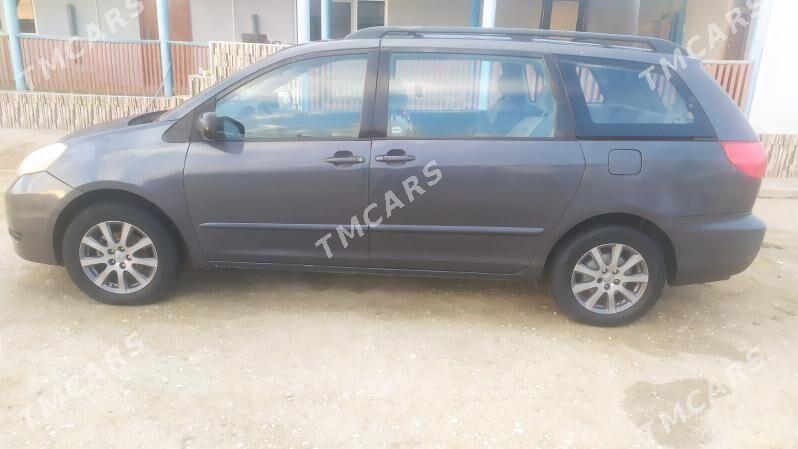 Toyota Sienna 2006 - 160 000 TMT - Esenguly - img 3