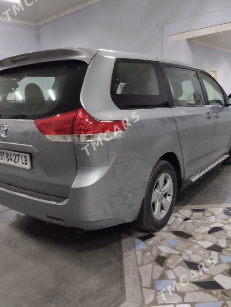 Toyota Sienna 2013 - 265 000 TMT - Туркменабат - img 5