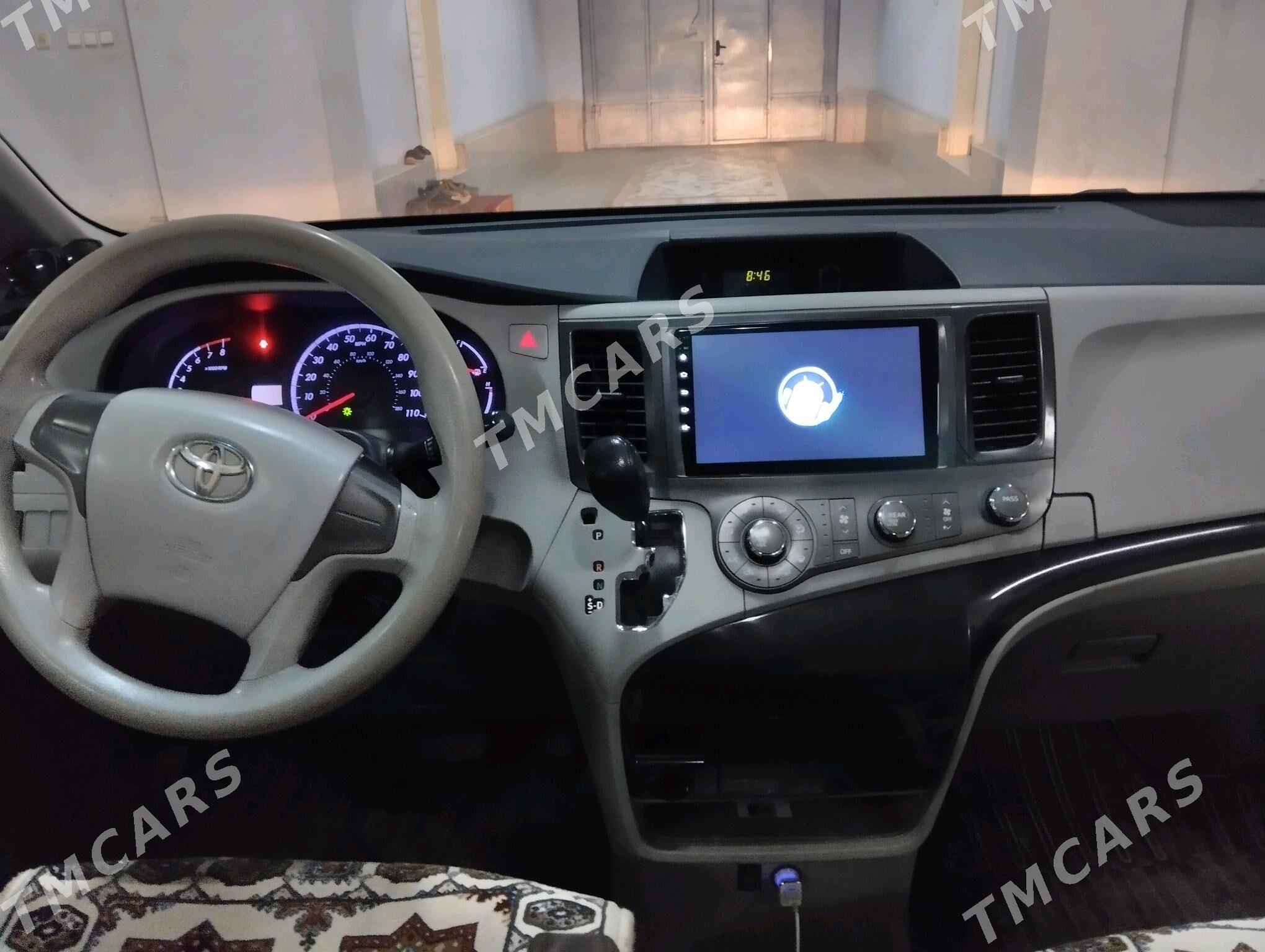 Toyota Sienna 2013 - 265 000 TMT - Туркменабат - img 6