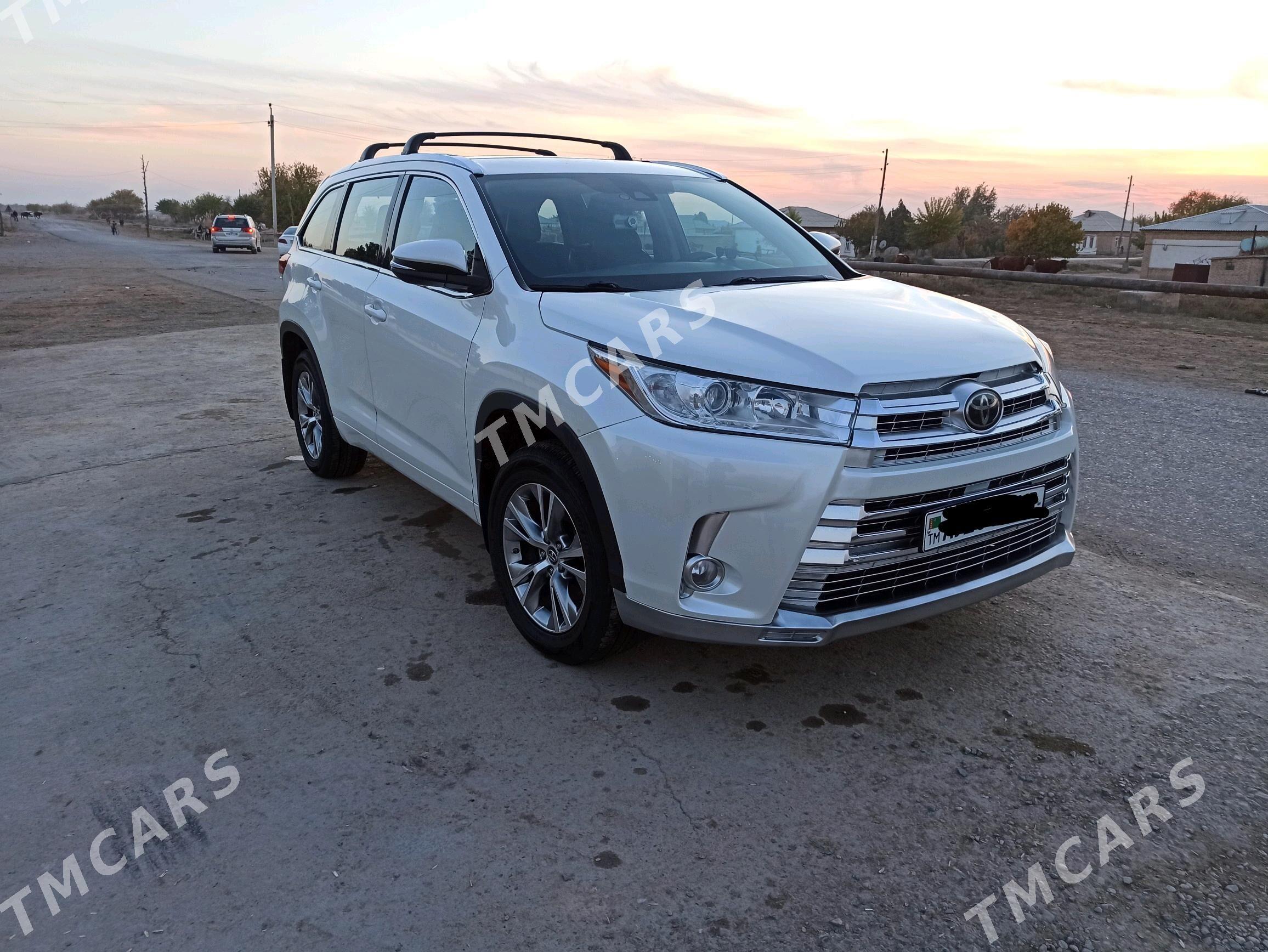 Toyota Highlander 2018 - 405 000 TMT - Байрамали - img 3