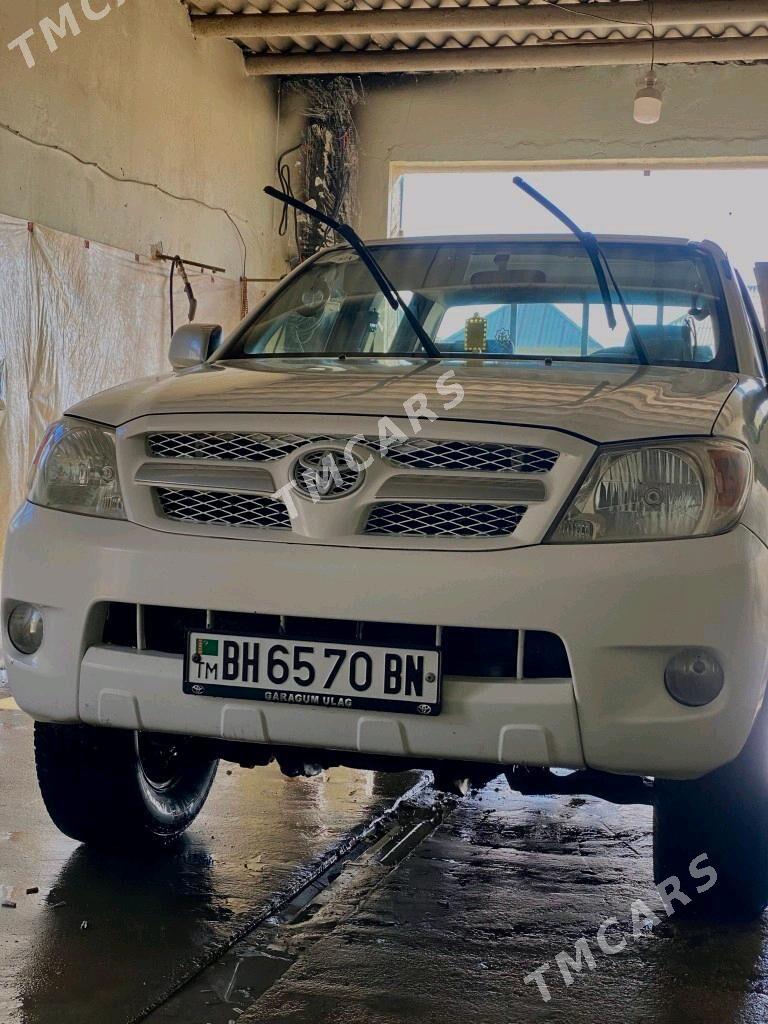 Toyota Hilux 2006 - 165 000 TMT - Гумдаг - img 2