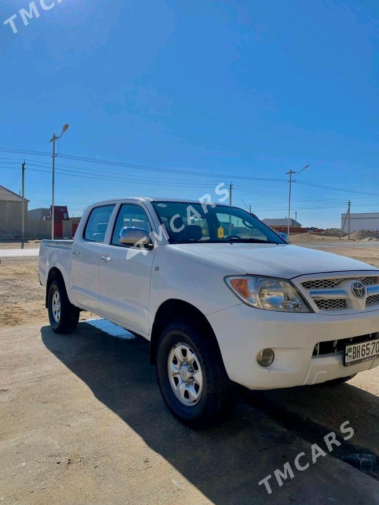 Toyota Hilux 2006 - 165 000 TMT - Гумдаг - img 4