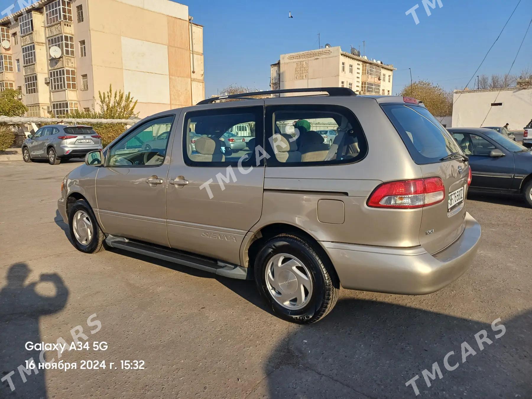 Toyota Sienna 2002 - 160 000 TMT - Дашогуз - img 3