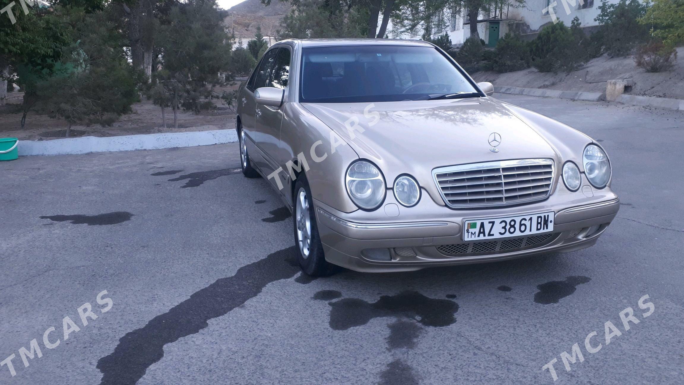 Mercedes-Benz E320 2001 - 110 000 TMT - Балканабат - img 3