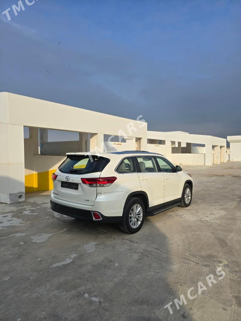 Toyota Highlander 2019 - 370 000 TMT - Кëши - img 5