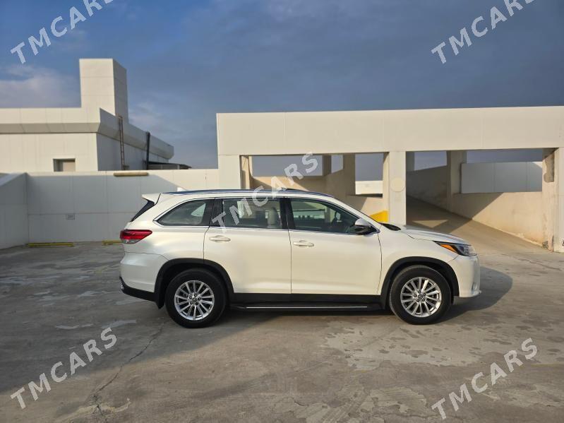 Toyota Highlander 2019 - 370 000 TMT - Кëши - img 4