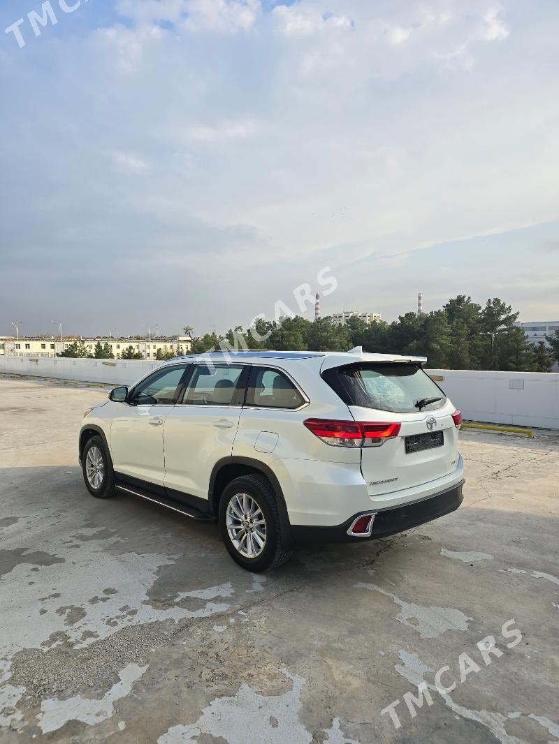 Toyota Highlander 2019 - 370 000 TMT - Кëши - img 8