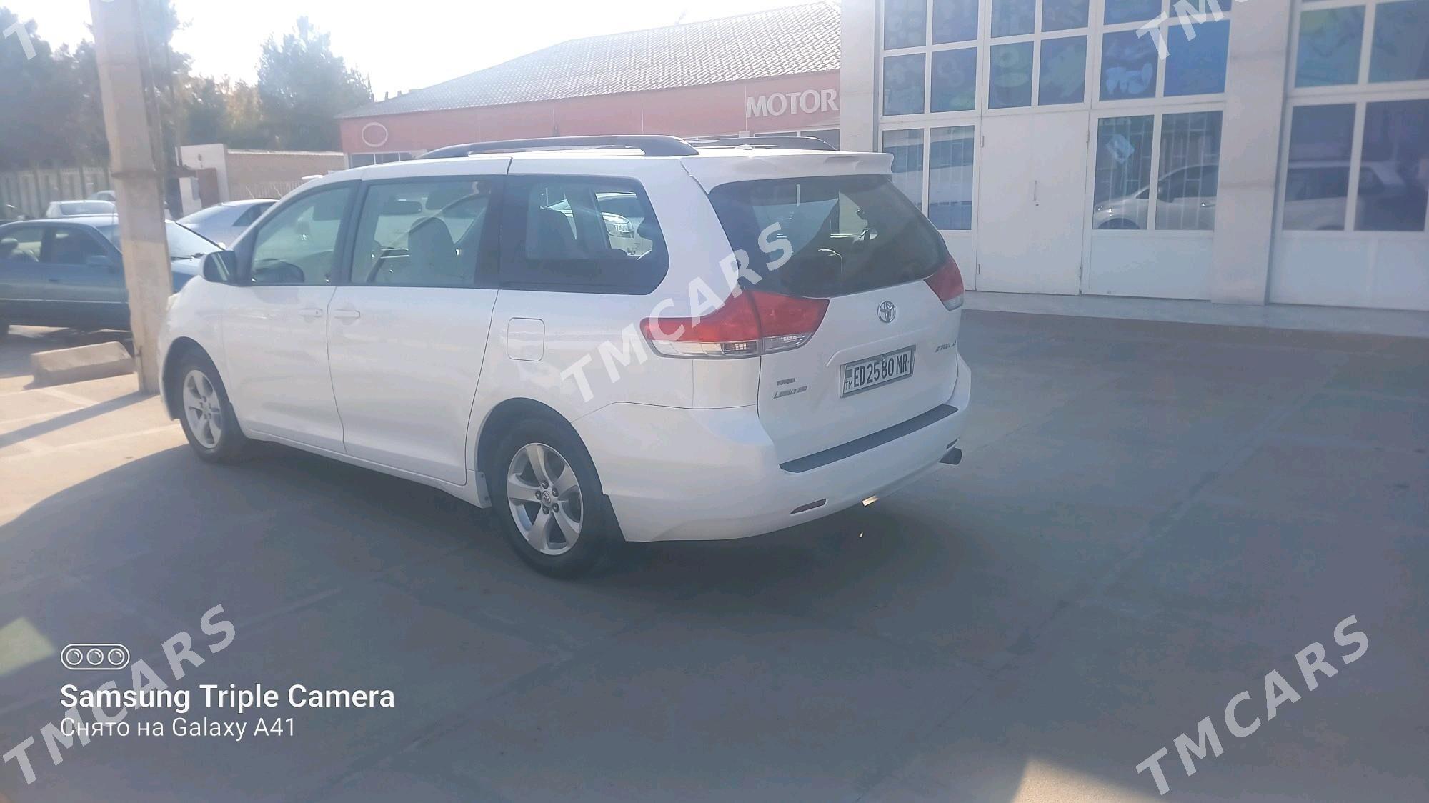 Toyota Sienna 2011 - 270 000 TMT - Векильбазар - img 2