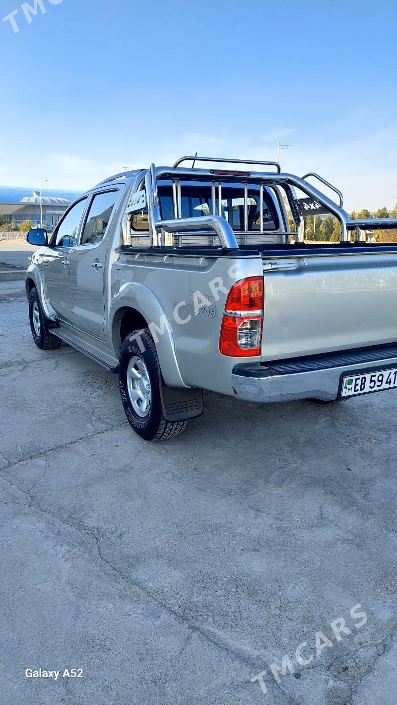 Toyota Hilux 2013 - 350 000 TMT - Туркменабат - img 4