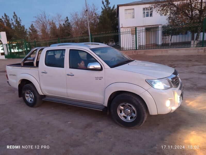 Toyota Hilux 2012 - 260 000 TMT - Мары - img 4