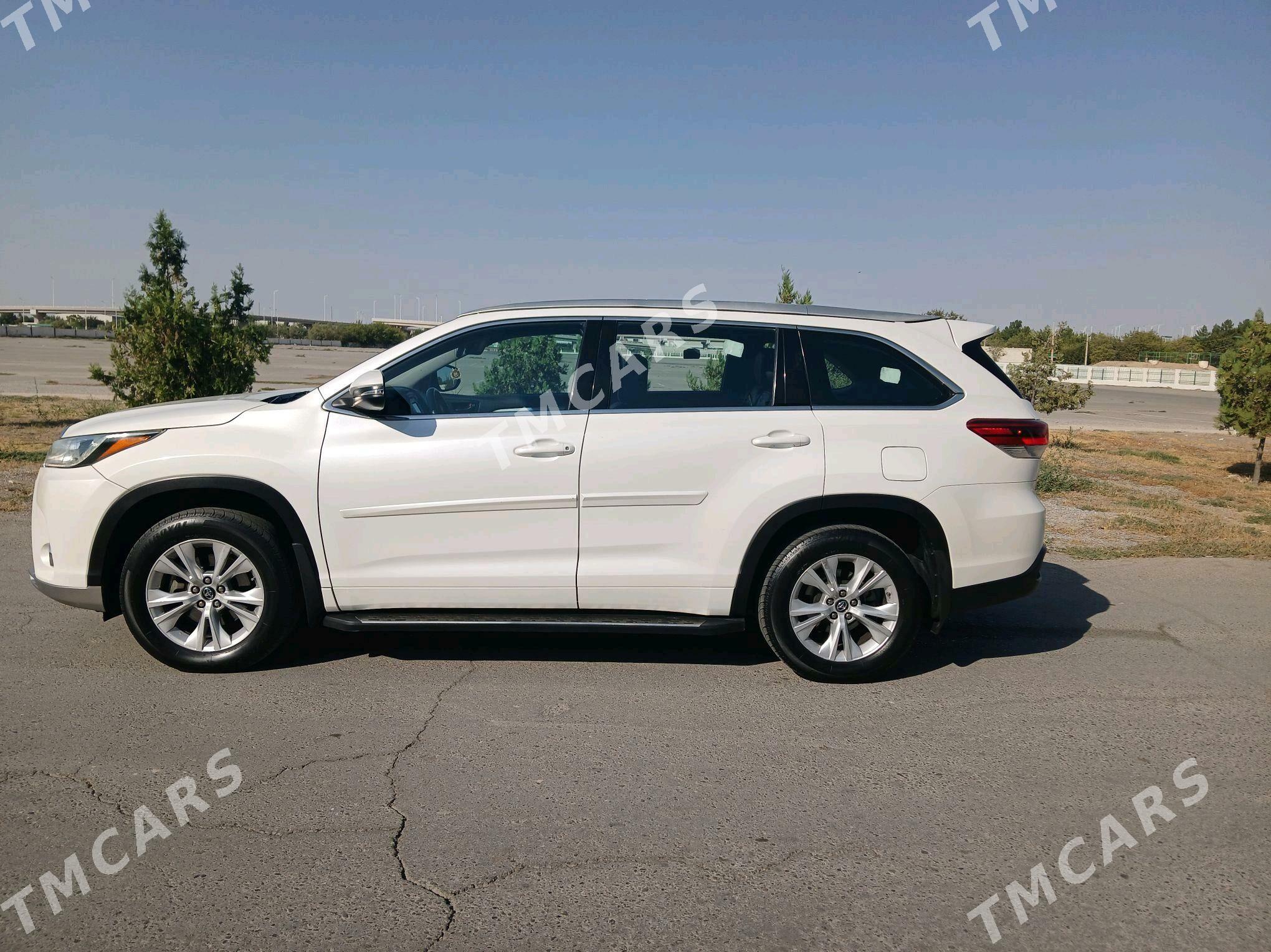 Toyota Highlander 2017 - 380 000 TMT - Бузмеин - img 3