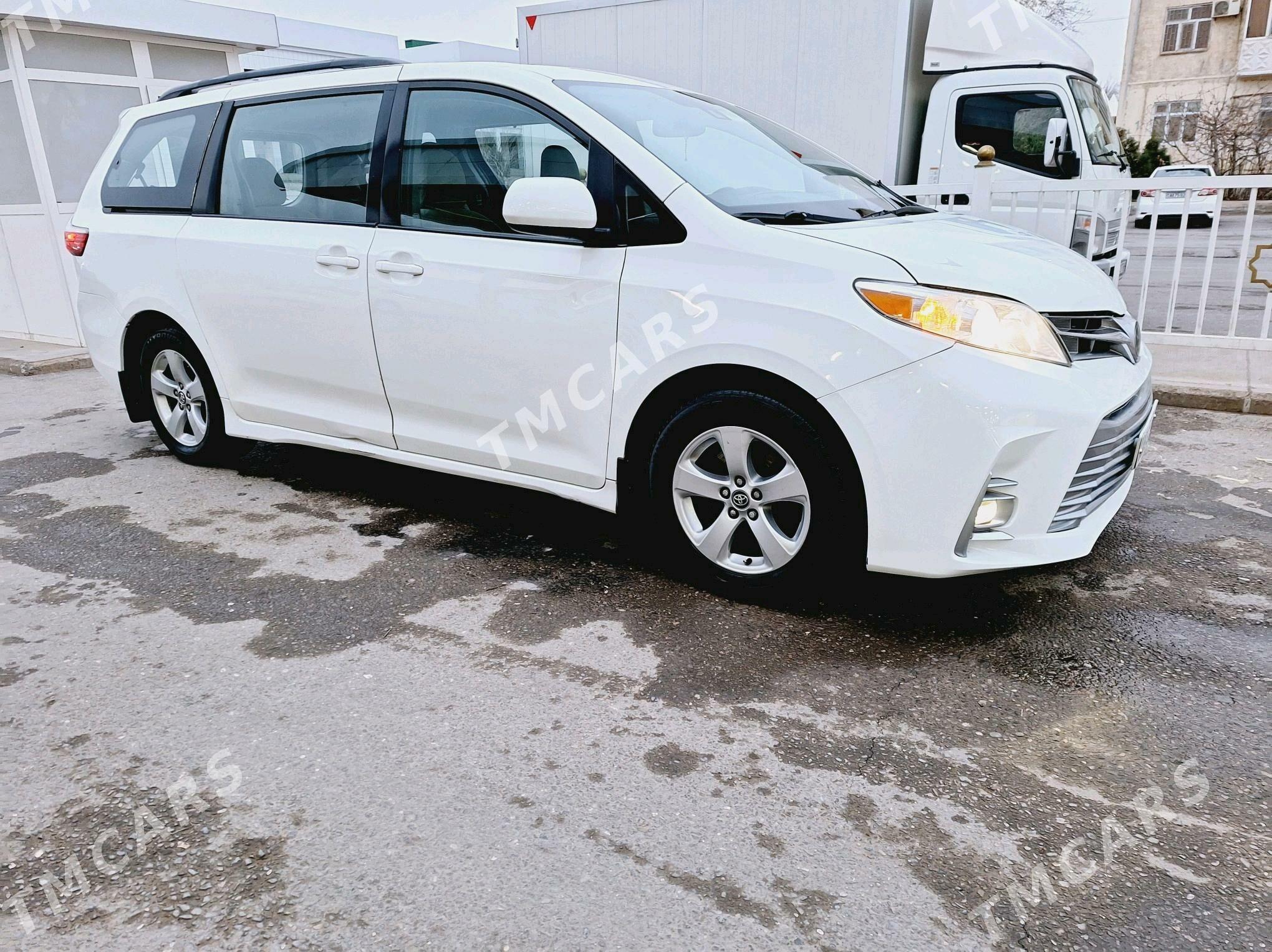 Toyota Sienna 2018 - 340 000 TMT - Мары - img 2