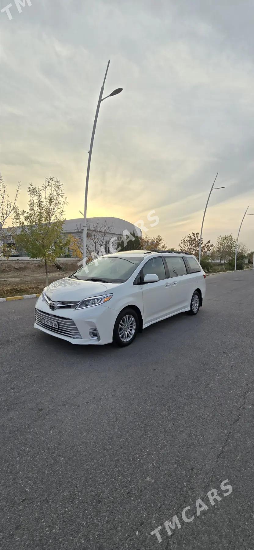 Toyota Sienna 2018 - 395 000 TMT - Мир 1 - img 2