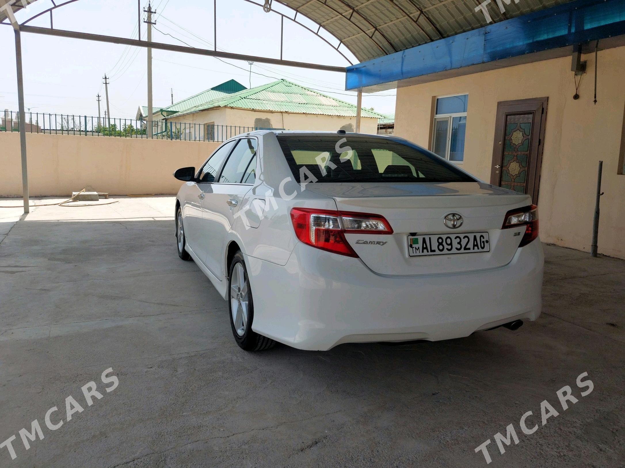 Toyota Camry 2014 - 220 000 TMT - Бузмеин - img 4