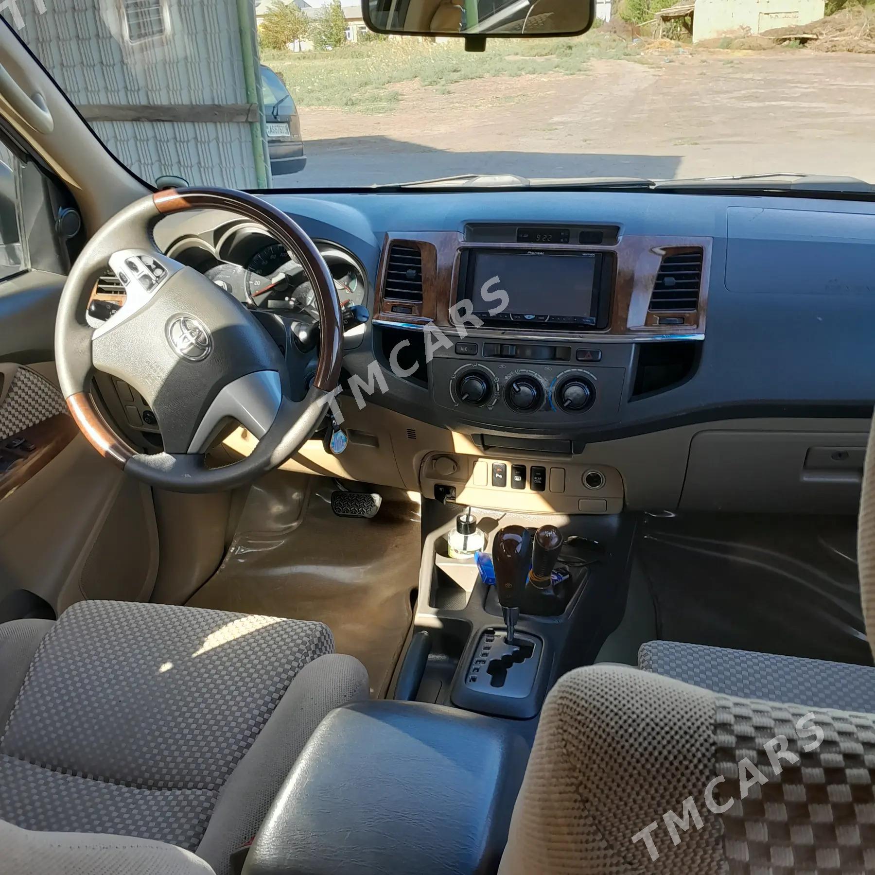 Toyota Fortuner 2014 - 340 000 TMT - Türkmenabat - img 6