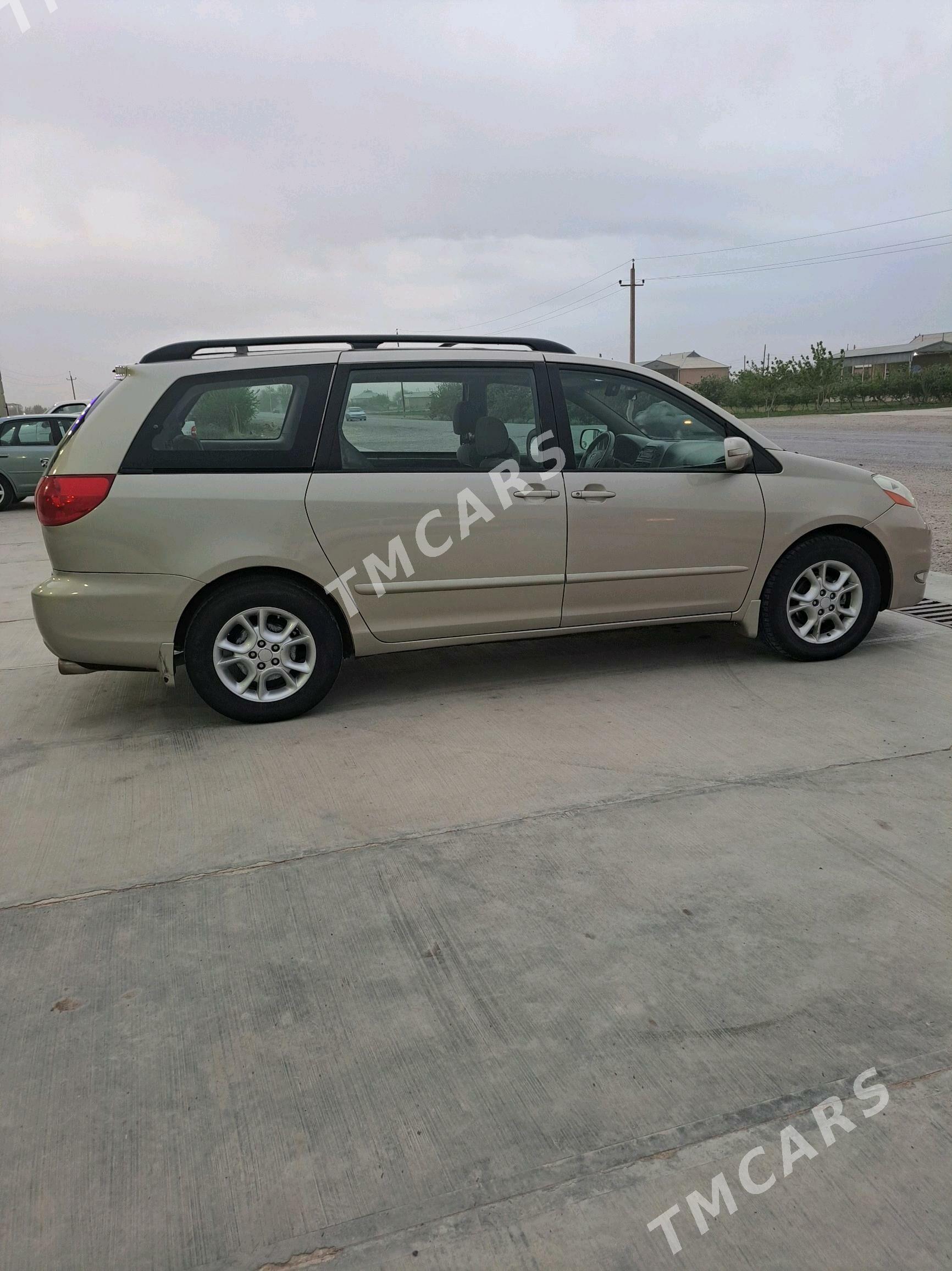 Toyota Sienna 2006 - 190 000 TMT - Мары - img 4