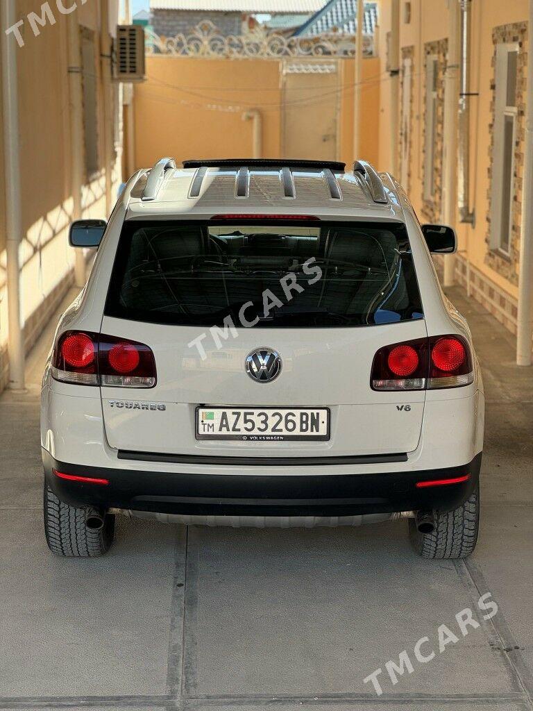 Volkswagen Touareg 2004 - 127 000 TMT - Балканабат - img 4