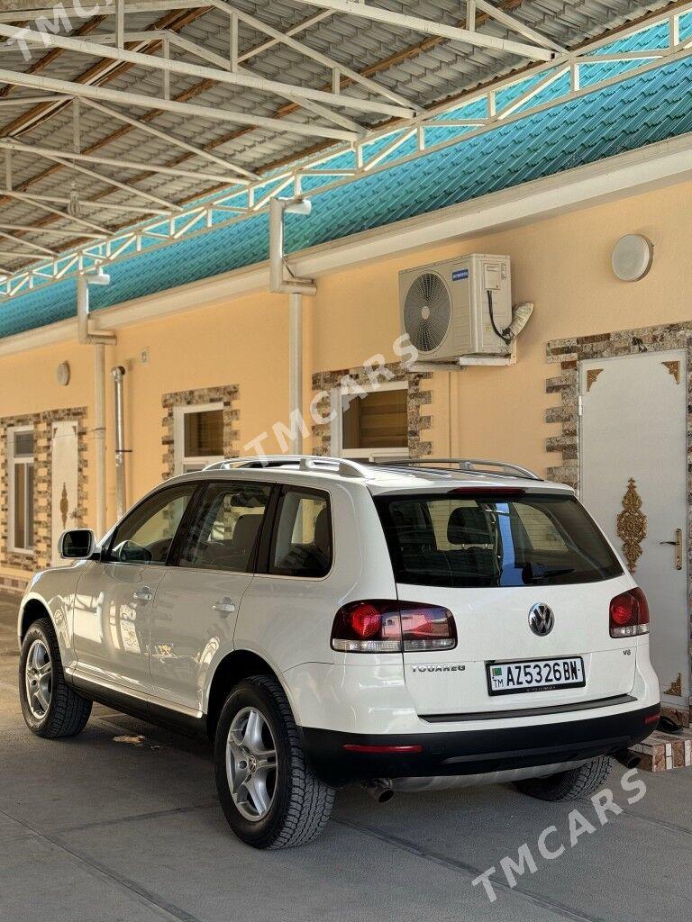 Volkswagen Touareg 2004 - 127 000 TMT - Балканабат - img 2