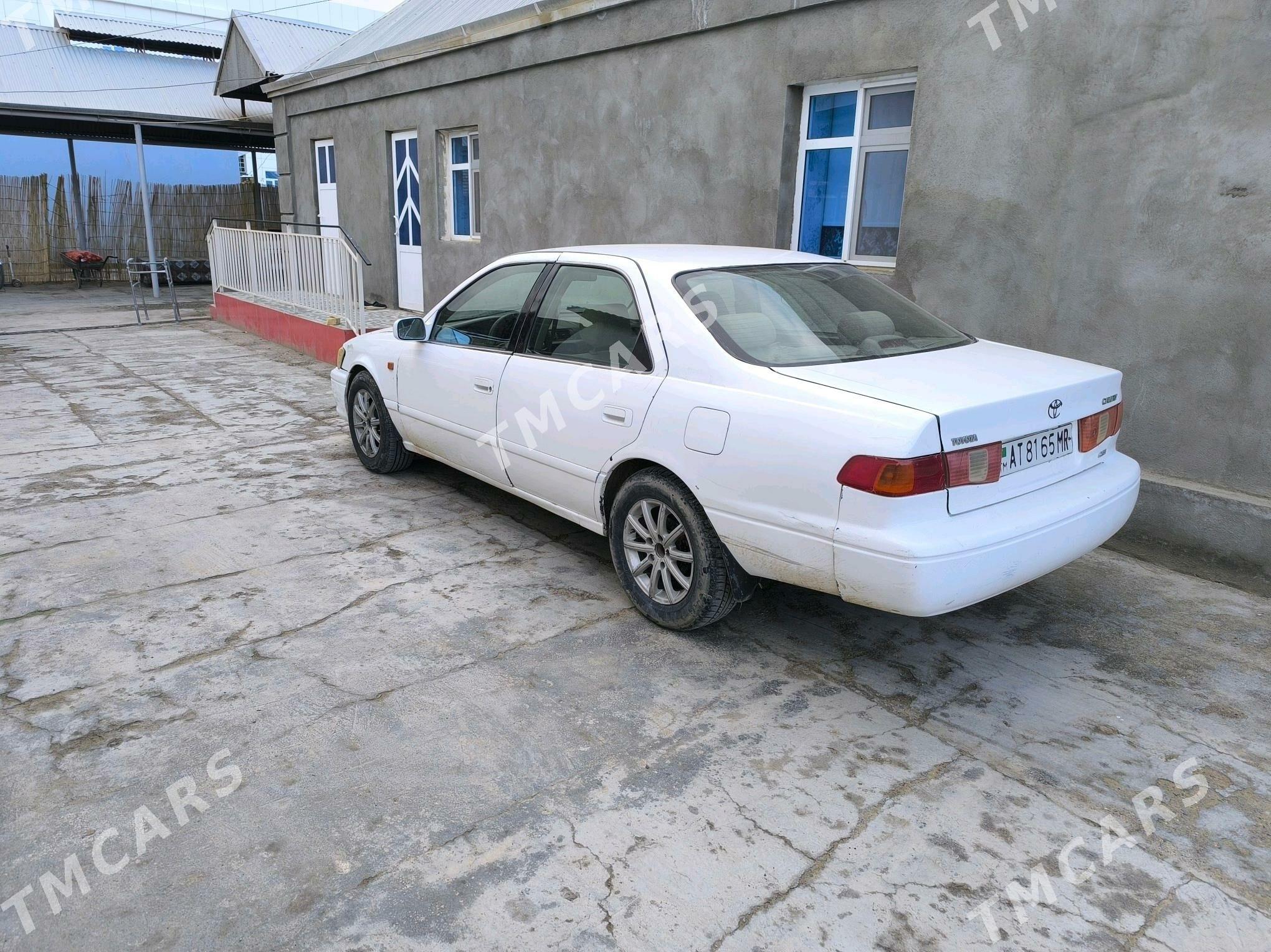 Toyota Camry 2000 - 67 000 TMT - Мары - img 2