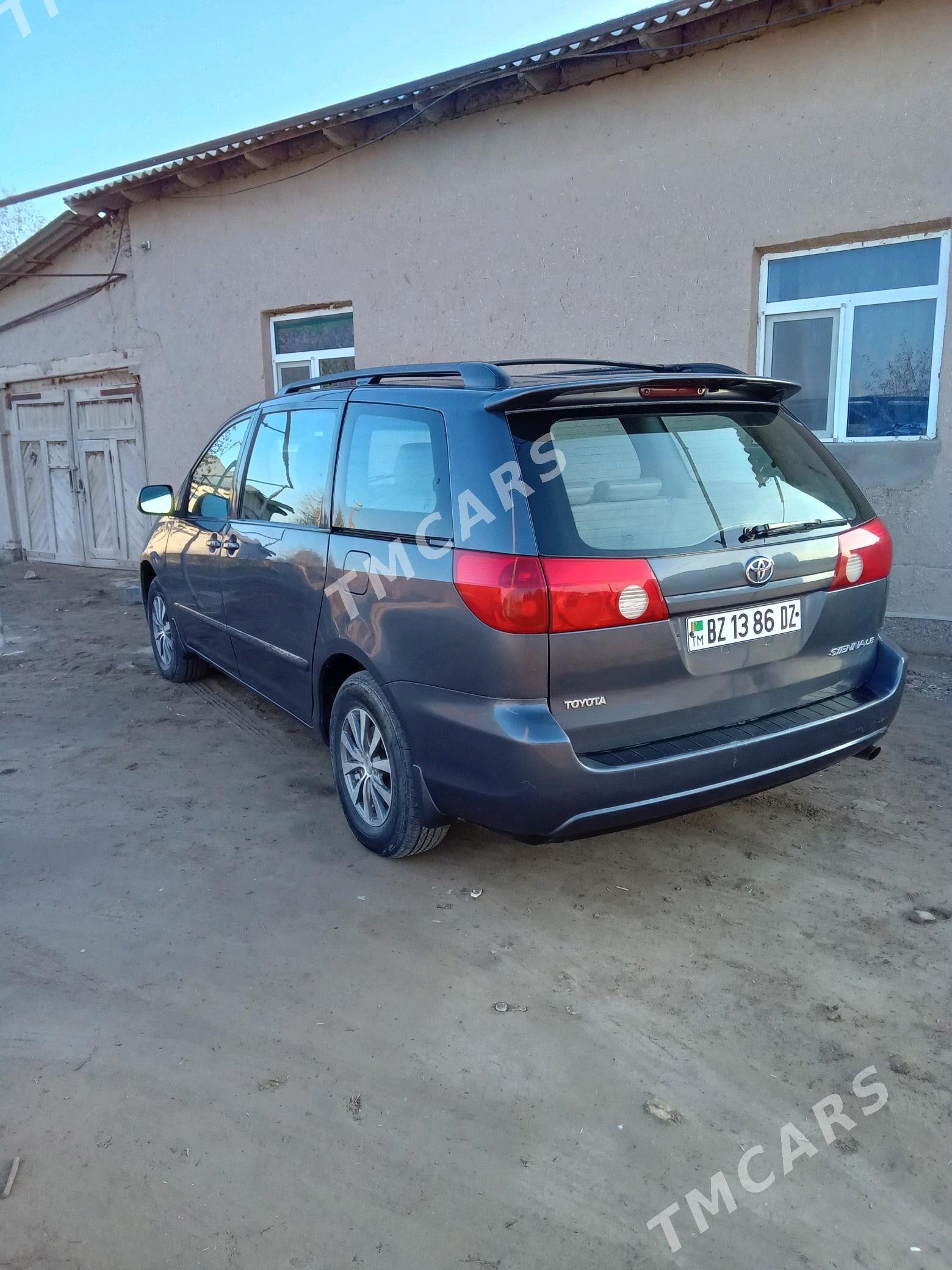 Toyota Sienna 2006 - 150 000 TMT - Boldumsaz - img 3