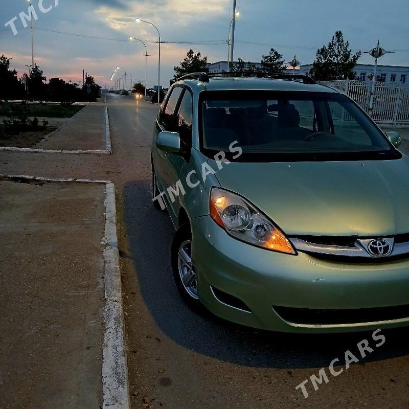 Toyota Sienna 2006 - 165 000 TMT - Esenguly - img 2